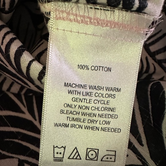 Foxcroft Top Black & White Palm Print Pink Thread Button Wrinkle Free Relaxed - Picture 6 of 11